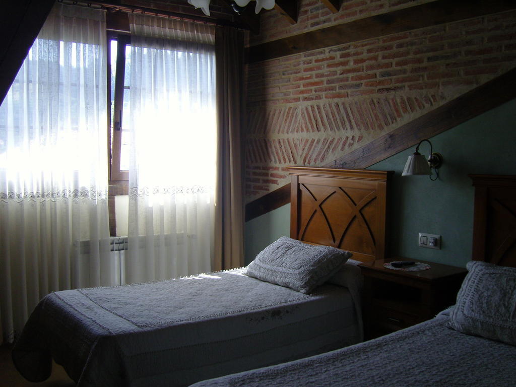 Casa Paulino Hotel Corrales De Buelna Exterior foto